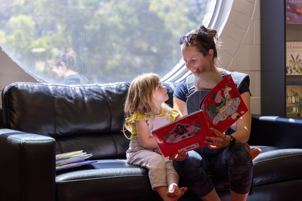 Photo of mother reading to child - Rosny Library